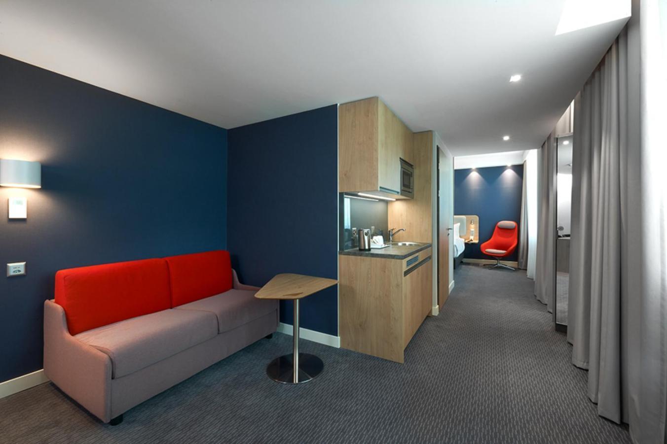 Holiday Inn Express & Suites - Basel - Allschwil By Ihg Екстер'єр фото