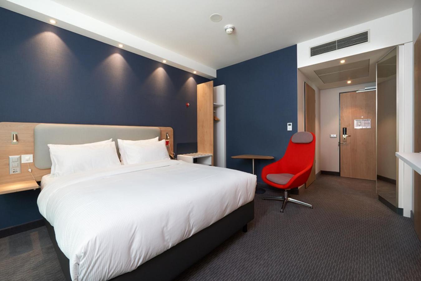Holiday Inn Express & Suites - Basel - Allschwil By Ihg Екстер'єр фото