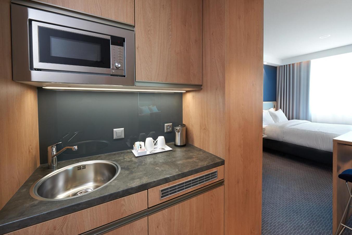 Holiday Inn Express & Suites - Basel - Allschwil By Ihg Екстер'єр фото