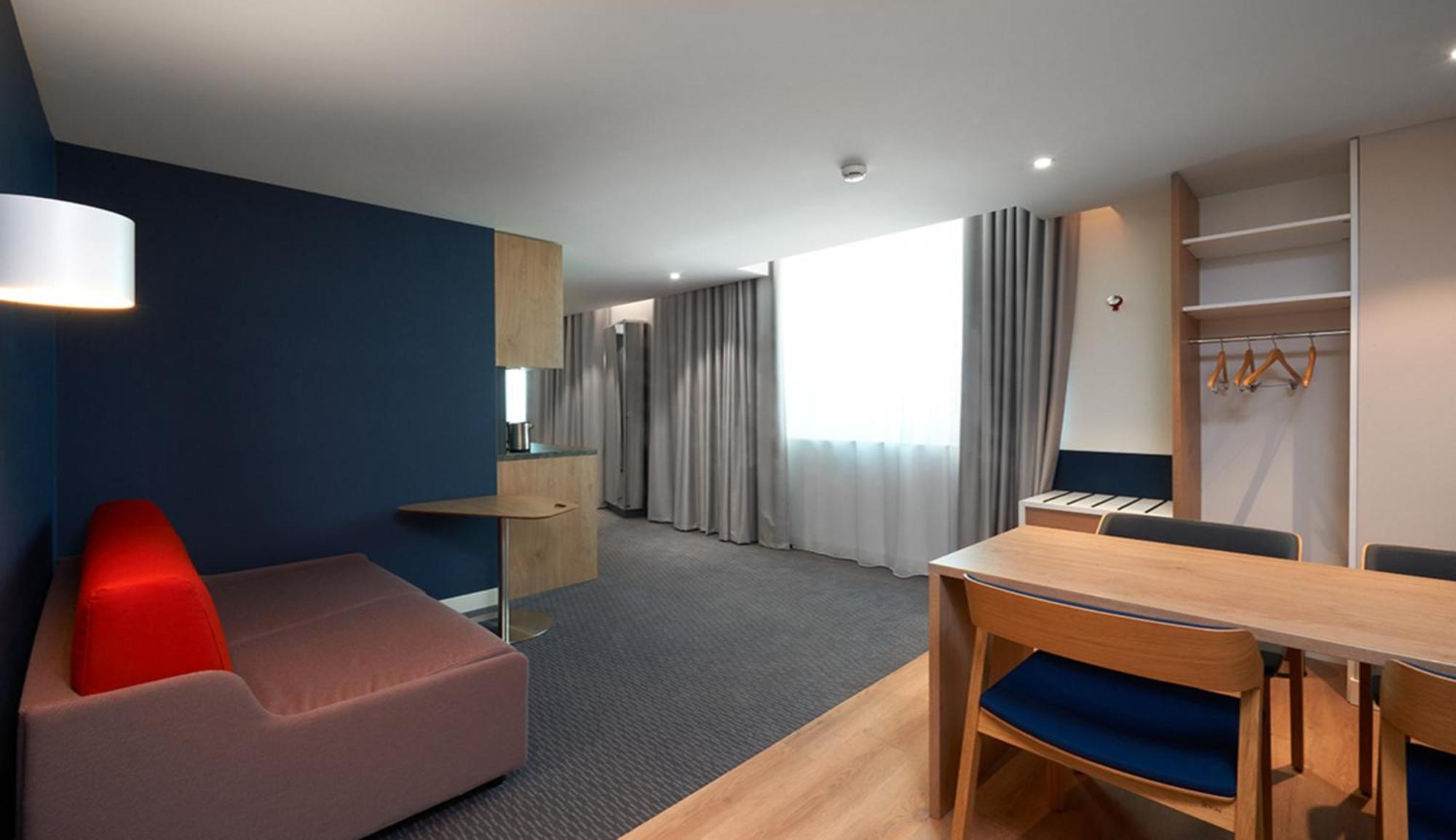 Holiday Inn Express & Suites - Basel - Allschwil By Ihg Екстер'єр фото