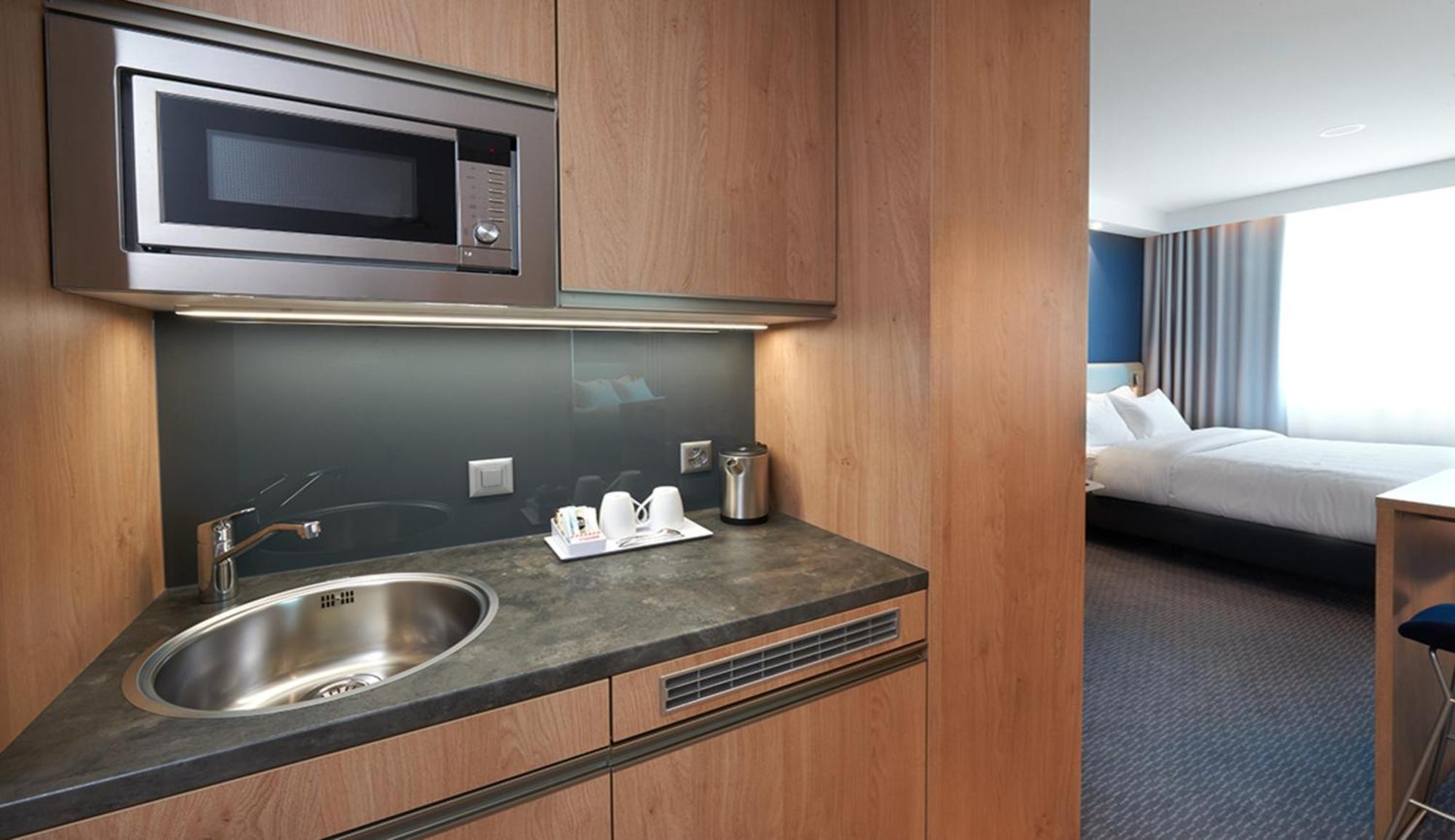 Holiday Inn Express & Suites - Basel - Allschwil By Ihg Екстер'єр фото