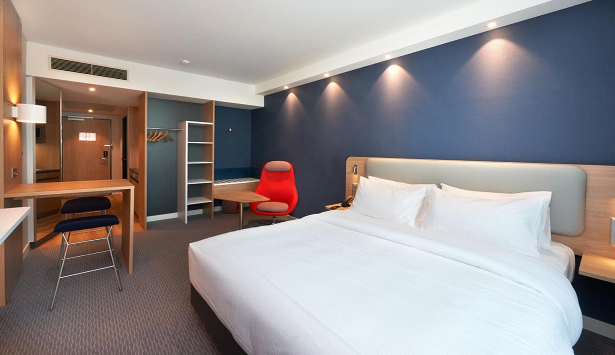 Holiday Inn Express & Suites - Basel - Allschwil By Ihg Екстер'єр фото