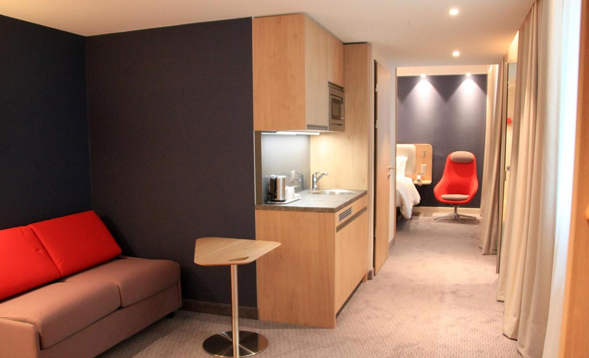 Holiday Inn Express & Suites - Basel - Allschwil By Ihg Екстер'єр фото