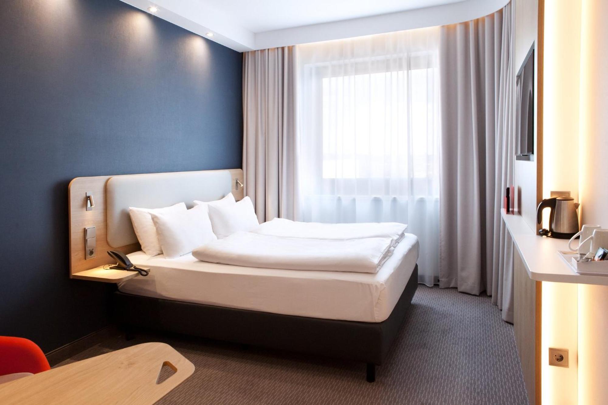 Holiday Inn Express & Suites - Basel - Allschwil By Ihg Екстер'єр фото