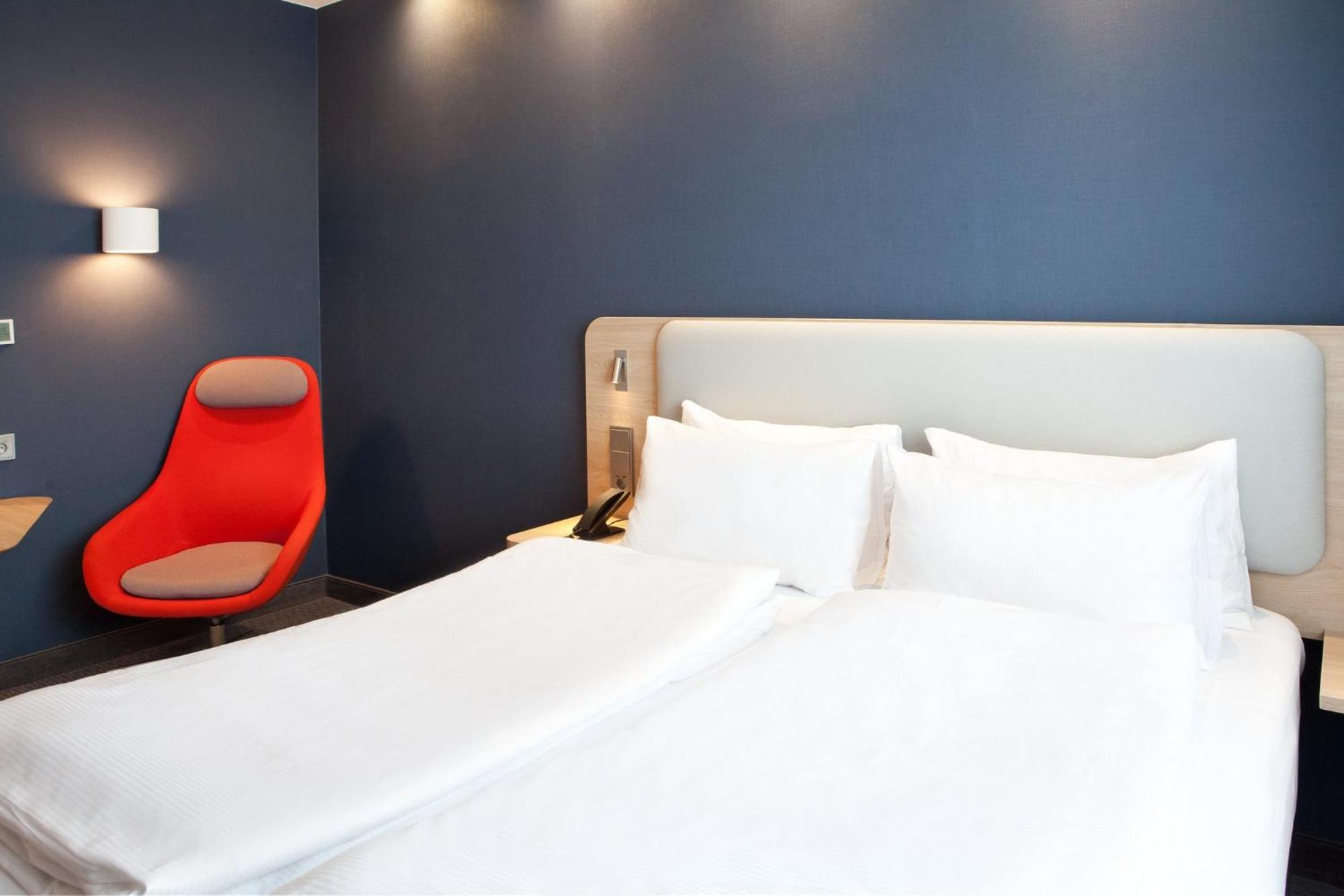 Holiday Inn Express & Suites - Basel - Allschwil By Ihg Екстер'єр фото