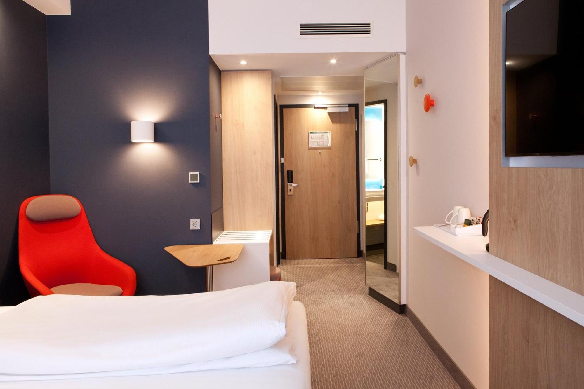 Holiday Inn Express & Suites - Basel - Allschwil By Ihg Екстер'єр фото